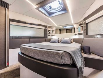 Pershing 5X, Accommodation