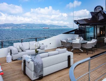 Mangusta GranSport 45, Fly Deck/Sportdeck