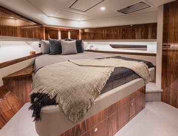 Riviera 57 Enclosed Flybridge, Accommodation