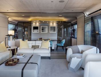 Azimut Grande 30 Metri, Interior