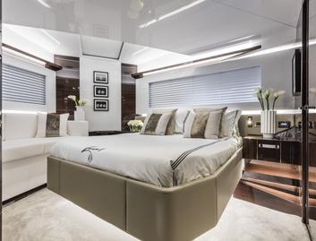 Pearl 80, Accommodation