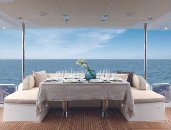 Azimut 72 Gen 1, Deck Area