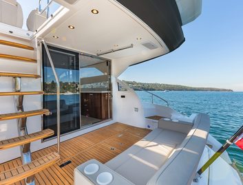 Fairline Squadron 50 Gen 3, Deck Area