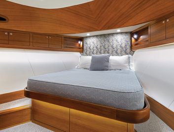 Grand Banks GB62 Skylounge, Accommodation