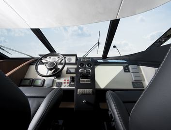 Fairline Squadron 78 Mk2, Helm Station