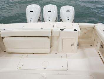 Grady-White Freedom 375 , Deck Area