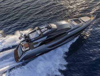 Riva 76&#039; Perseo Super, Fly Deck/Sportdeck