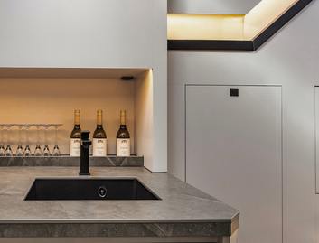 Vanquish VQ70, Interior