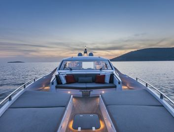 Numarine 70 Hardtop, Deck Area