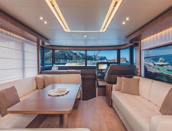 Absolute Navetta 52 Gen 1, Interior