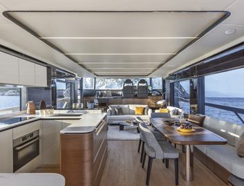 Absolute Navetta 64, Interior