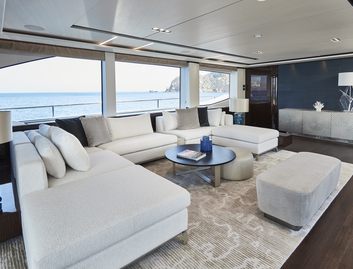 Princess 30M, Interior