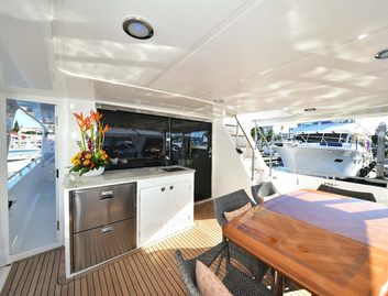 Outer Reef 740 Deluxbridge Motoryacht, Deck Area