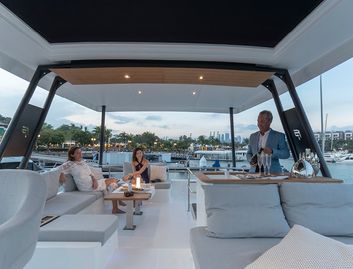 Fountaine Pajot MY5, Fly Deck/Sportdeck