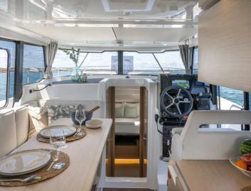 Delphia 10 Sedan , Interior