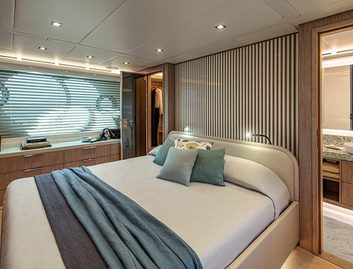 Monte Carlo Yachts MCY 76 Skylounge, Accommodation