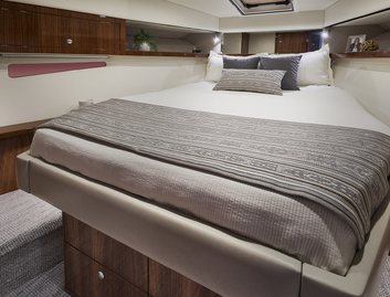 Riviera 39 Open Flybridge, Accommodation