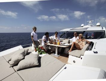 Sunseeker Predator 84, Deck Area