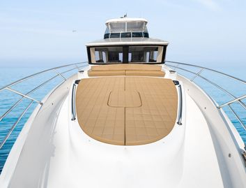 Gulf Craft Majesty 62 M, Deck Area