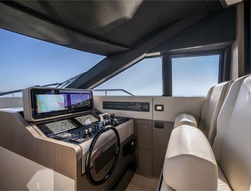 Ferretti 720 Mk3, Interior