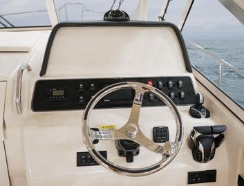 Grady-White Marlin 300, Helm Station