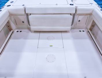 Grady-White Gulfstream 232 , Deck Area
