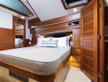 Grand Banks GB62 Flybridge, Accommodation