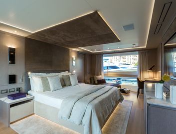 Benetti Mediterraneo 116, Accommodation