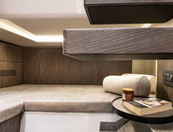 Cranchi A32 Luxury Tender  T-Top, Interior