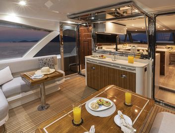 Riviera 72 Sports Motor Yacht Series II Gen 3, Deck Area