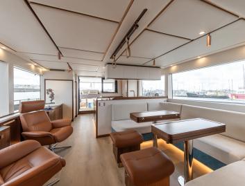 Steeler Ocean Explorer 67 , Interior