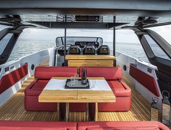 Cranchi A46 Luxury Tender, Deck Area