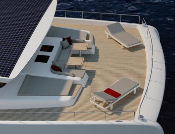 Silent 80 Flybridge, Deck Area