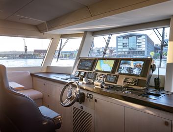 Numarine 27 XP Open , Helm Station