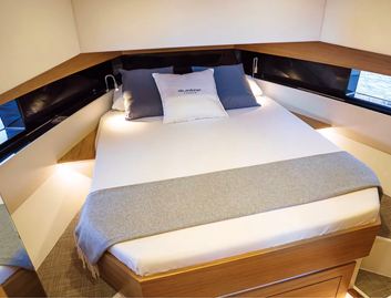 De Antonio D42 Open , Accommodation