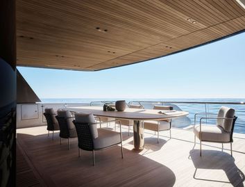 Sanlorenzo SX120, Deck Area