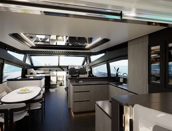 Pearl 73, Interior
