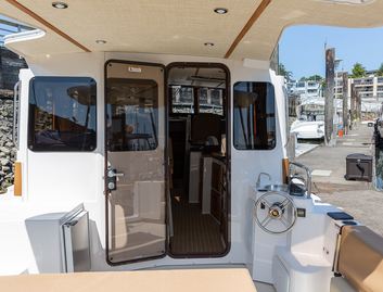 Ranger Tugs R-31 S, Deck Area