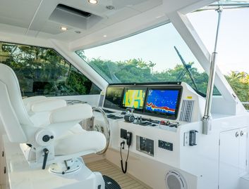 Horizon PC60 Mk4, Helm Station