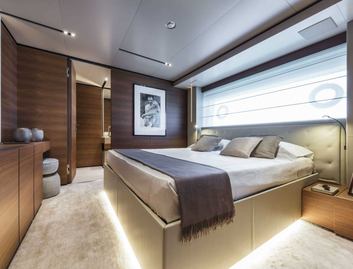 Custom Line Navetta 33 Gen 2, Accommodation