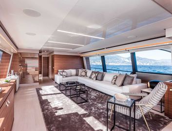 Custom Line Navetta 28, Interior