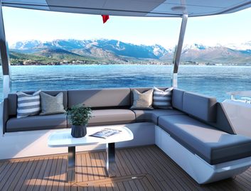 Sunseeker Manhattan 68  Gen 2, Deck Area