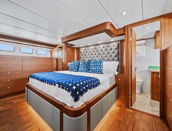 Outer Reef 670 Azure Sport Yacht, Accommodation