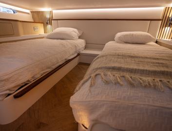 Regal 43 SAV , Accommodation