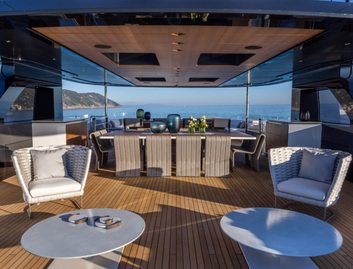 Mangusta Oceano 44, Fly Deck/Sportdeck