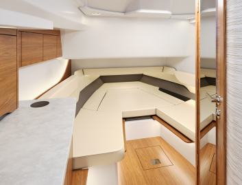 Tiara 35LS, Interior