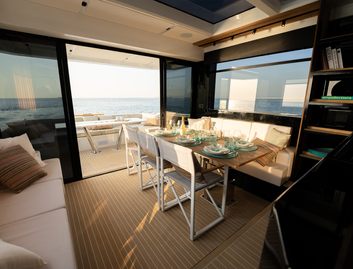 De Antonio D60 , Interior