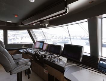 Sirena 118, Helm Station