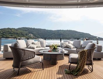 Mangusta GranSport 45, Deck Area