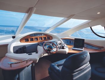 Azimut 55 Evo Mk2, Helm Station